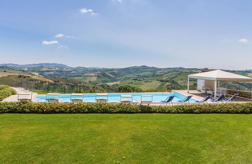 Montalto delle Marche Villa | Villa delle Rose with pool in the hills of the Piceno, 20 minutes from the beach of Cupra Marittima