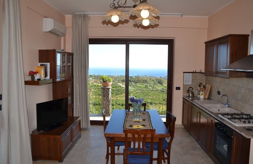 Santa Venerina Apartment | Villa Etnamare with Infinity pool between Mt Etna and the Jonian sea - "Glicine"