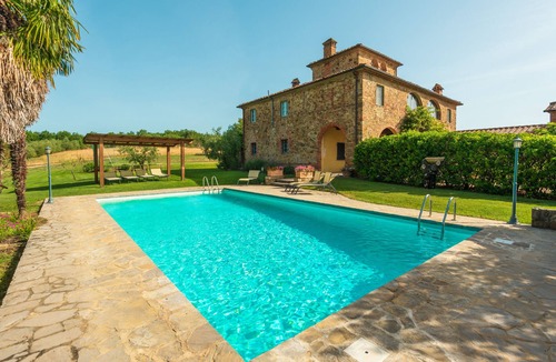 Sinalunga Villa | Villa Gagnoni for 10p with private pool and large garden; airco in all bedrooms.