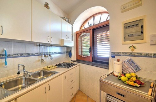 Praiano House | Villa Gisella B: A bright apartment which faces the sun and the sea, with Free WI-FI.