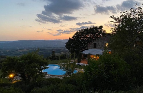 Grutti Villa | Villa I Grifoni, luxury villa near Todi with private pool, A/C, panoramic views