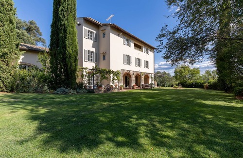 Montespertoli Villa | Villa in Chianti with private pool, walking to a restaurant Electric car charger