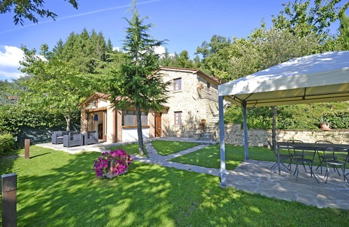 Pieve di Chio Villa | Villa in Poggioni with 3 bedrooms sleeps 6