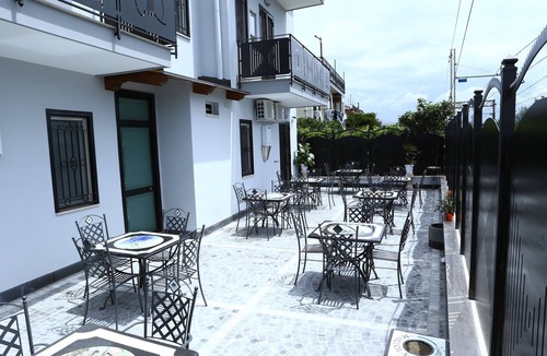 Pompei Apartment | Villa Magiola-Monolocale Afrodite 200 m from the Pompeii excavations, free parking
