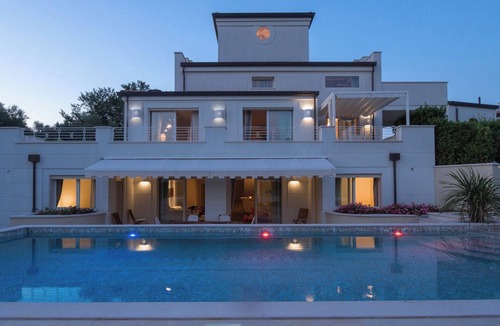 Misano Adriatico Villa | Villa Mandara 8+2, Emma Villas