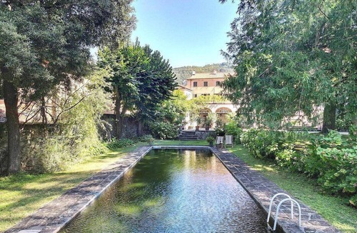 Pontremoli Villa | Villa Margaret: A splendid nineteenth-century three-story historical villa surrounded by the greenery, with Free WI-FI.