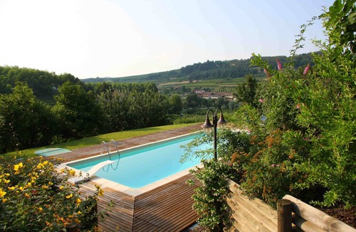 Scaparone House | Villa Mezzaluna with private pool, A/C, Wi-fi on the Langhe hills, 5km from Alba