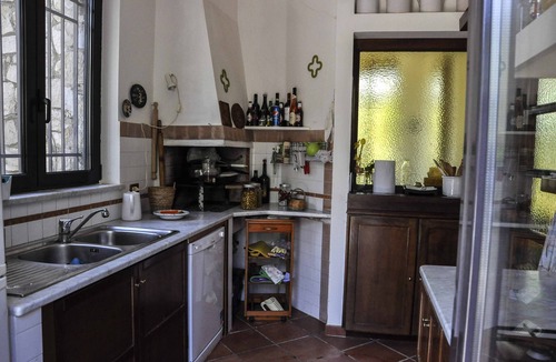 Pagnano Villa | Villa Nèfisi, three rooms, large spaces and garden with hammock and Jacuzzi.