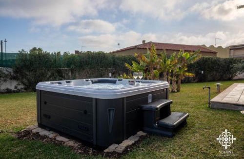 Arenella Villa | Villa Seaside - Beach Retreat with jacuzzi