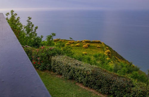 Castel di Mezzo Villa | Villa with a pool, sunrise, and sunset over the sea