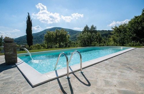 Bivio Lugnano House | Villa with pool and garden