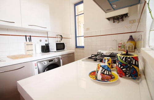 Celio Apartment | Walk to the Colosseum from your Family Apt