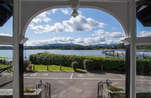 Waterhead Cottage | WATERSIDE, pet friendly, with a garden in Ambleside