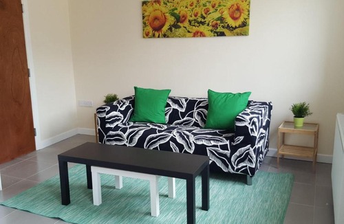 Queens Quarter Apartment | Wellesley Avenue 4c