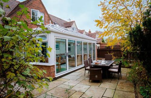 Bretforton House | Whippet Cottage