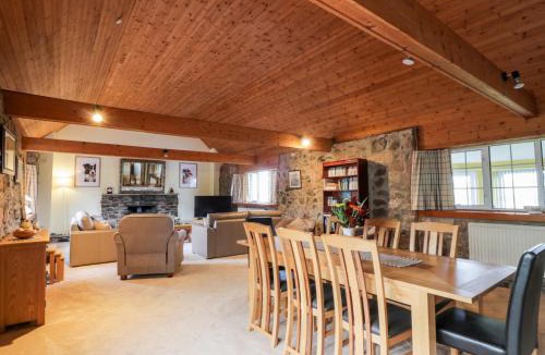 Darvel House | Whiteside Cottage