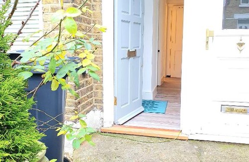 Dundonald House | Wimbledon Ideal 1 bedroom ground floor Apartment with Garden