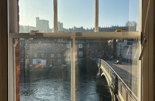 Eton Apartment | Windsor Castle panoramic views. Stay in the heart of Royal history