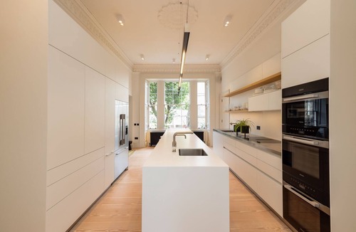 Leith Villa | Windsor Townhouse - Five Bedroom Villa, Sleeps 10