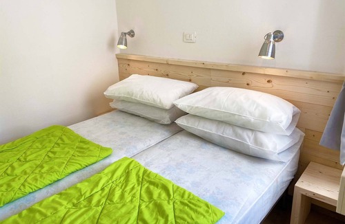 Idro Resort | With terrace directly on the lake