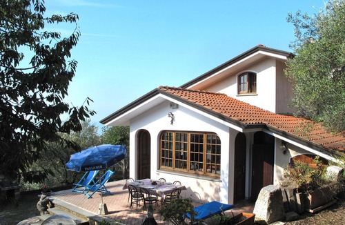 Montignoso House | Wonderful private villa for 10 people with WIFI, TV, terrace and pets allowed