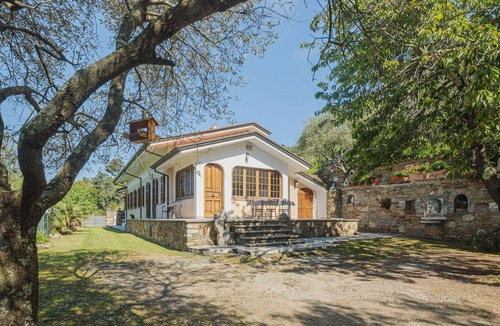 Montignoso House | Wonderful private villa for 10 people with WIFI, TV, terrace and pets allowed