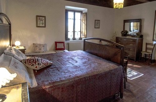 Radda in Chianti Villa | Wonderful villa for 6 guests with WIFI, TV, terrace, pets allowed, panoramic view and parking