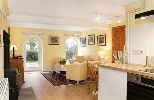 Nether Worton House | Woodcutter's Cottage - Peaceful Country Retreat