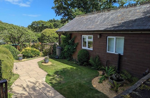 Ryde Cabin | 'Woodside Lodge' with private indoor pool. Secluded location, near to Ryde town.