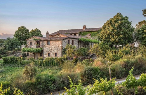 Castiglione d'Orcia Villa | WP RELAIS BORGO VIGNALUNGA, 46 HECTARES OF LAND IN THE HEART OF VAL D'ORCIA