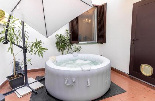 Casale Monferrato Apartment | Zen Retreat per Coppie con Jacuzzi - Dehor e Garage Privato - Check in Automatico 24 7