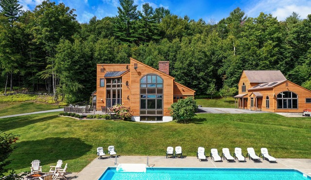 Amazing Luxury 100 Acre Estate 10BRs, Sauna, Hot Tub, Swimming pool, Game House!