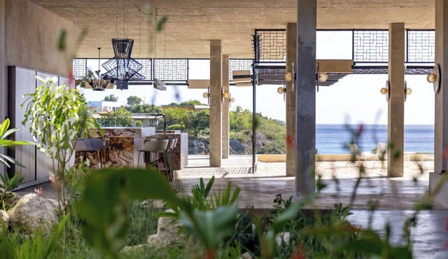 Artistic full off grid oceanfront Villa with tropical garden and luxury kitchen.