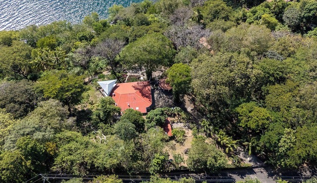 Bienvenidos a villa Helga Solano llena de una belleza natural y aguas cristalina