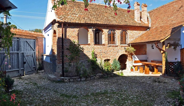 CASA NICU traditional cottage at the Carpathian foothills in Transylvania