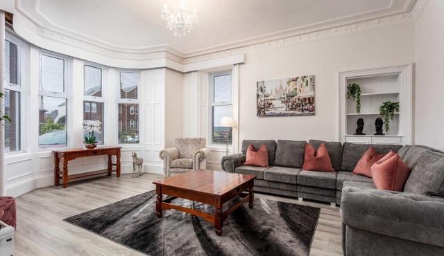 Cuthbert House - Donnini Apartments