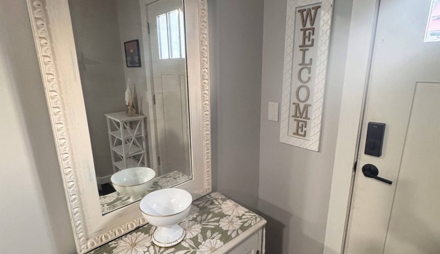 Downtown Vibes 3BR ~ Walk to Dining & Nightlife