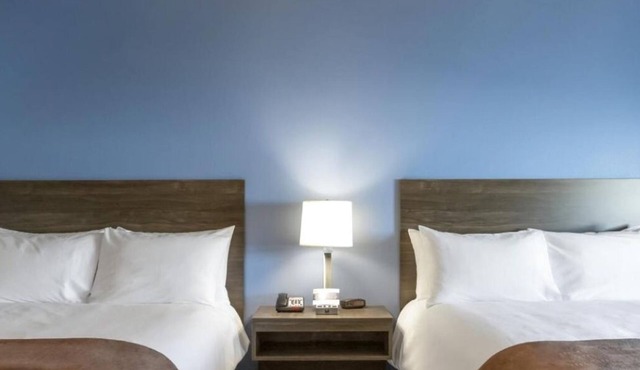 Elegant Room Parking Included Near Speedway And Riverside Park Trails