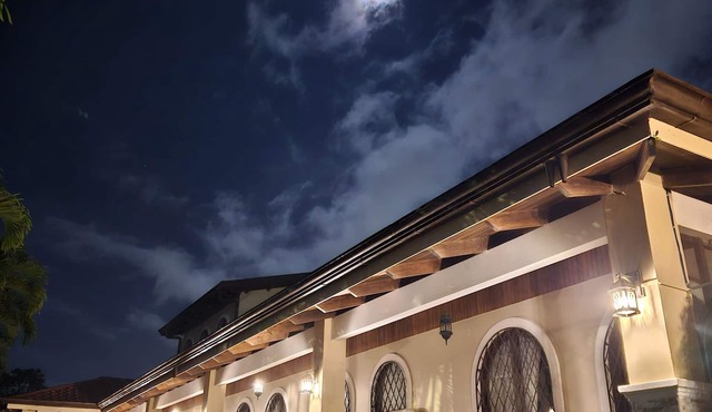 Gorgeous Villa, Air Conditioning, Pool, Additional Jacuzzi.