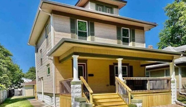 Historic Home Near Downtown 4 beds, 1 Bathroom, 2 Car Garage.