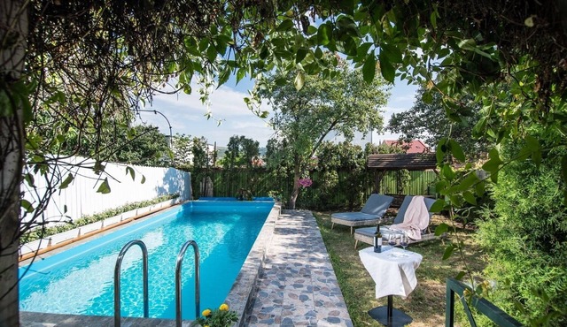Holiday home with heated outdoor swimming pool up to 12 persons