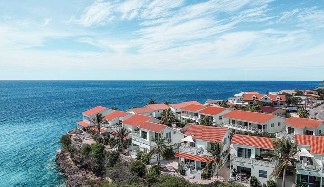 Lovely apartment in resort close to beach. Beautiful bay. Swimming pool.
