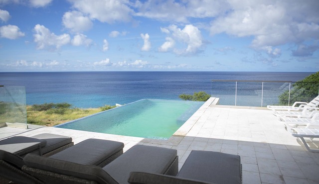 Luxurious 6-Bedroom Villa with Private Pier & Panoramic Ocean View