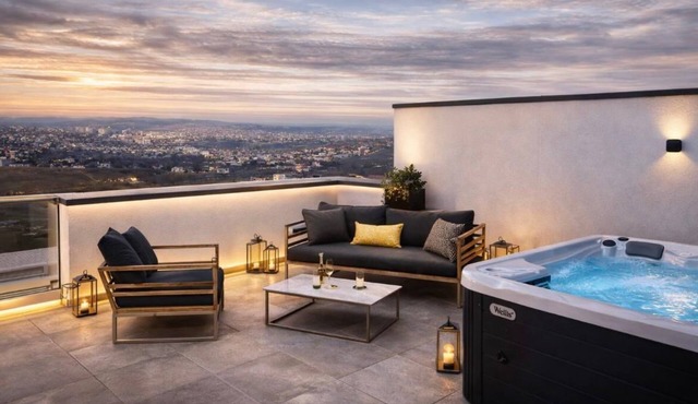 Luxury Penthouse with Private Terrace&Jacuzzi/2BR+living