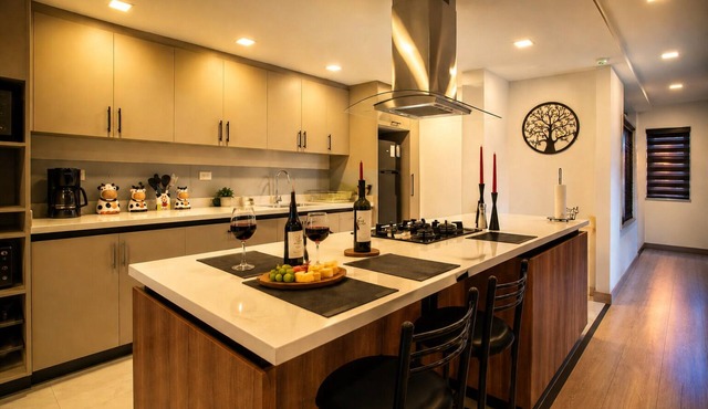 Modern Apartment Near Cuenca's Historic Center | Balcony Garage Pet-Friendly