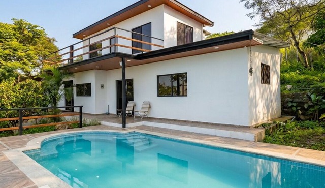 Modern Quinta w/Heated Pool Peaceful - Rural Valle de Yunguilla - Azuay Ecuador