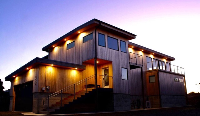 Oceanfront Getaway w/Stunning Views & Soaking Tub