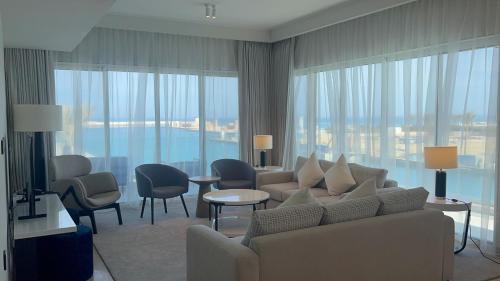 Presidential Serviced Apartment-4 Suite at The Address Beach