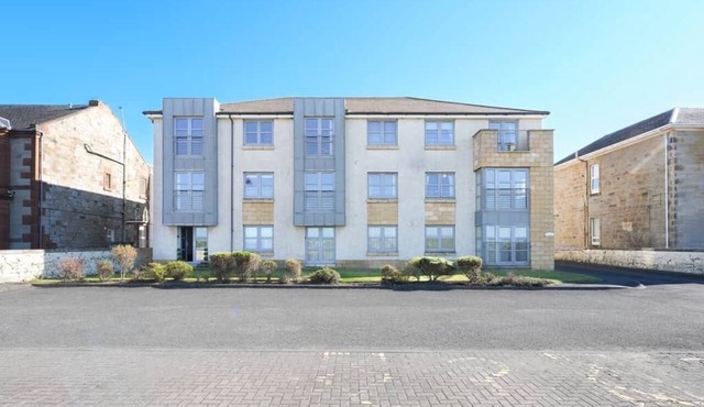 Prestwick Links a cosy retreat just steps from the historic Prestwick Golf Club.