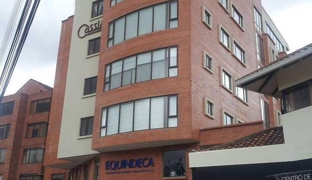 Prime location, modern, spacious condo In Cuenca Sleeps 6